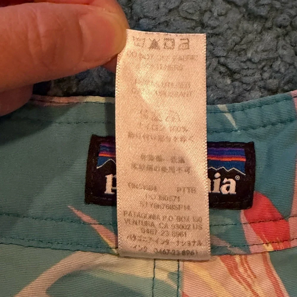 Patagonia Wavefarer Board Shorts Men's 33 Bird of Paradise Floral Swim Trunks